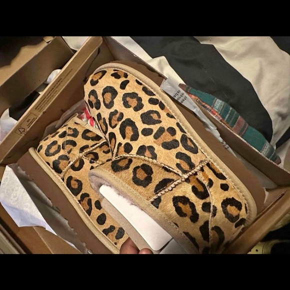 Uggs size 7 brand new - Picture 3 of 3